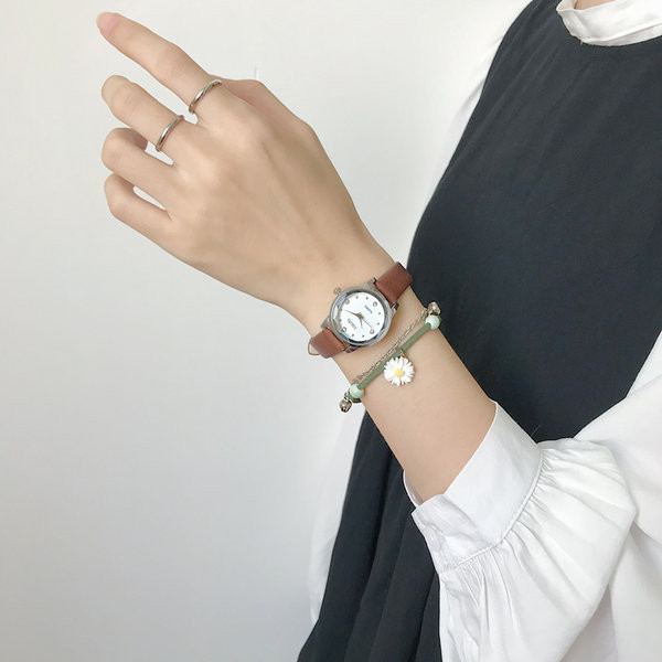 Kasdienis apvalus laikrodis su odiniu dirželiu