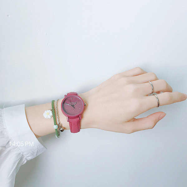 Γυναικείο καθημερινό ρολόι με λεπτό δερμάτινο λουράκι