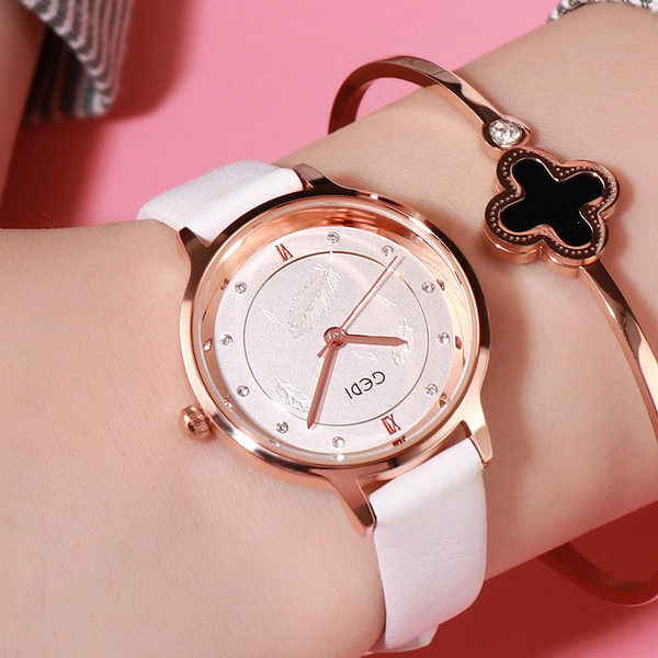 Moodne ümara kujuga naiste käekell