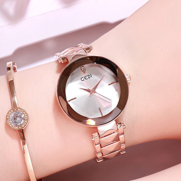 Moderan ženski sat okruglog oblika u nekoliko boja