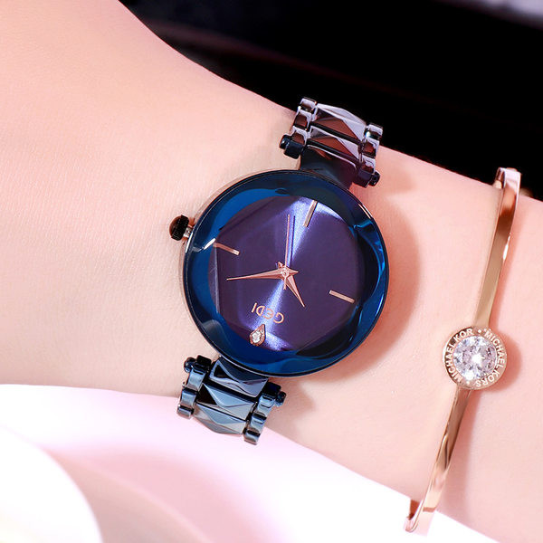 Moderan ženski sat okruglog oblika u nekoliko boja