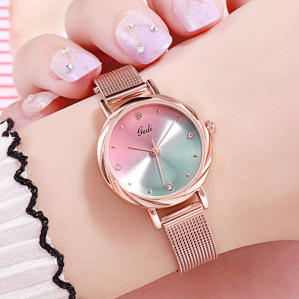 Ženski elegantni sat s brojčanikom u boji i ukrasnim kamenčićima