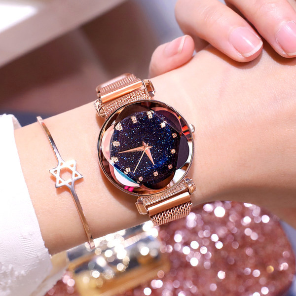 Ženski sat s metalnim remenom i sjajnim efektom