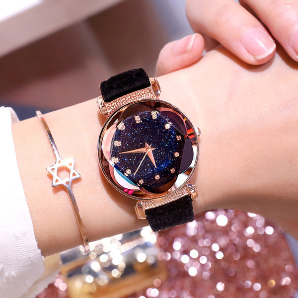 Ženski sat s metalnim remenom i sjajnim efektom