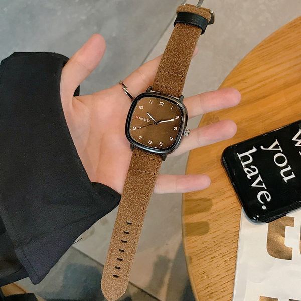 Ženski četvrtasti sat od eko kože