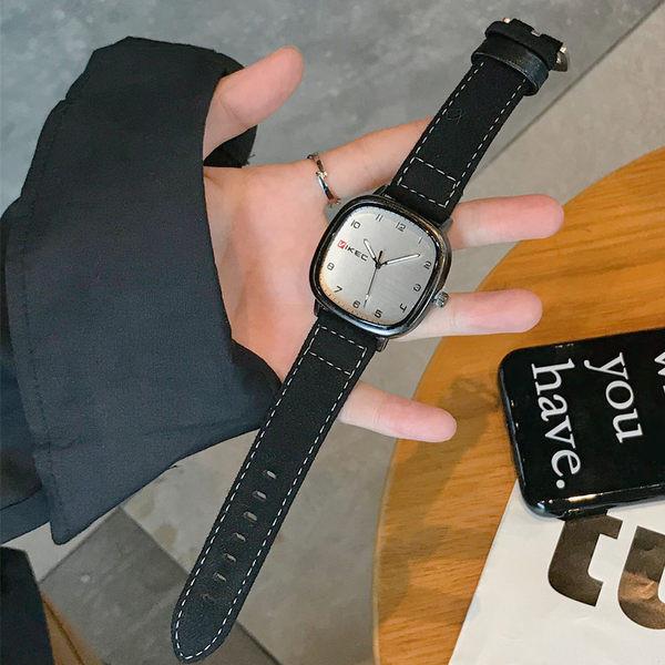 Ženski četvrtasti sat od eko kože