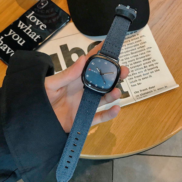 Ženski četvrtasti sat od eko kože