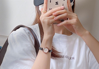 Καθημερινό ρολόι με δερμάτινο λουράκι για γυναίκες