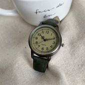 Väike retrostiilis naiste käekell