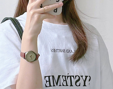 Väike retrostiilis naiste käekell