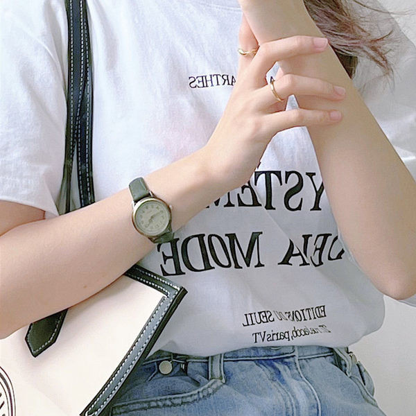 Väike retrostiilis naiste käekell