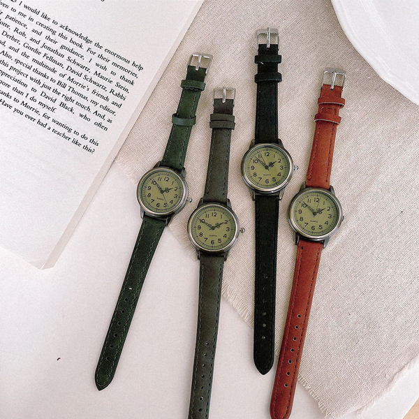 Väike retrostiilis naiste käekell