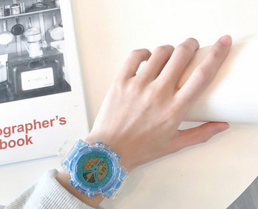 Στρογγυλό ρολόι με λουράκι σιλικόνης