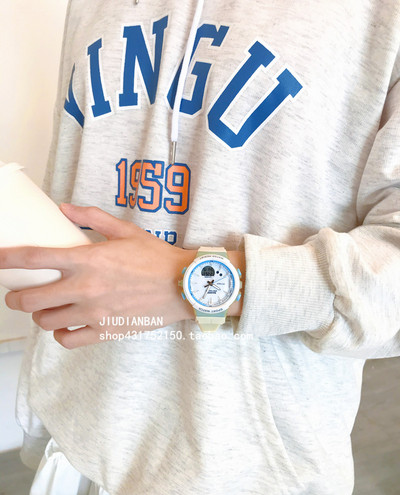 Veekindel ümmarguse kujuga elektrooniline käekell