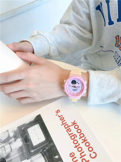 Veekindel ümmarguse kujuga elektrooniline käekell