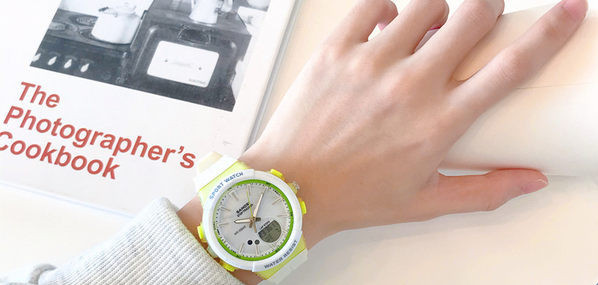 Veekindel ümmarguse kujuga elektrooniline käekell