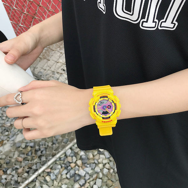 Ženski elektronički sat s gumenim remenom