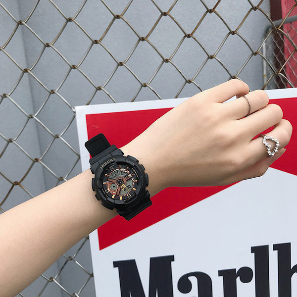 Ženski elektronički sat s gumenim remenom