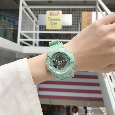 Γυναικείο αθλητικό ρολόι με λουράκι από καουτσούκ