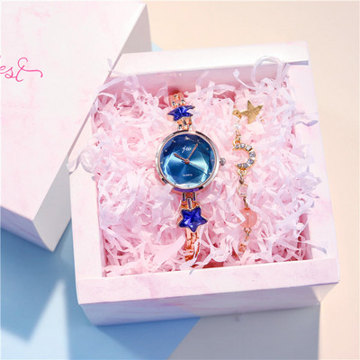 Moodne tärnikaunistusega naiste käekell