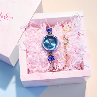 Moodne tärnikaunistusega naiste käekell