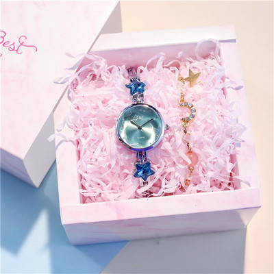 Moodne tärnikaunistusega naiste käekell