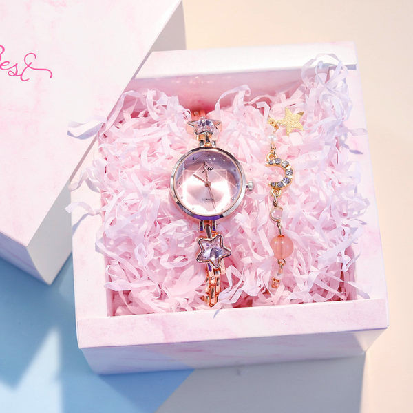 Moodne tärnikaunistusega naiste käekell