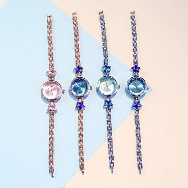 Moodne tärnikaunistusega naiste käekell