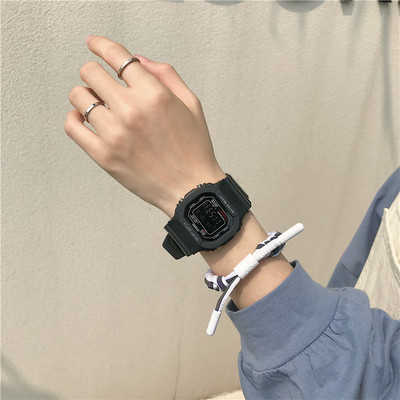 Γυναικείο ηλεκτρονικό τετράγωνο ρολόι με λουράκι από καουτσούκ