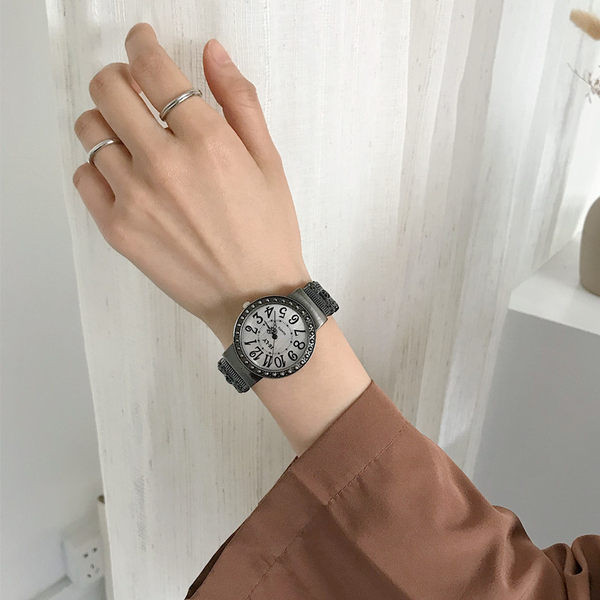 Γυναικείο ρολόι τύπου βραχιόλι σε στυλ ρετρό