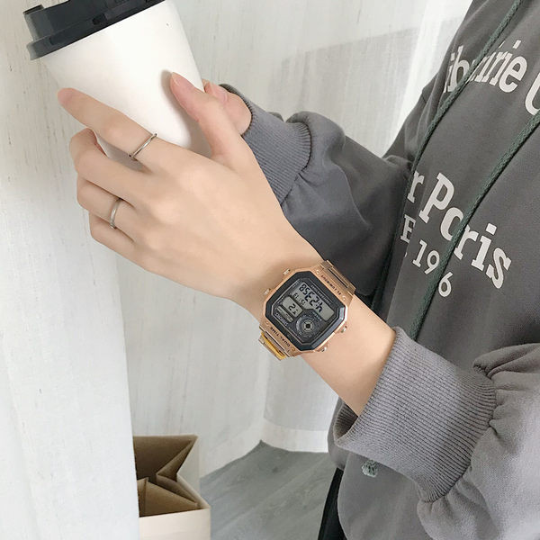 Igapäevane ruudukujuline naiste käekell