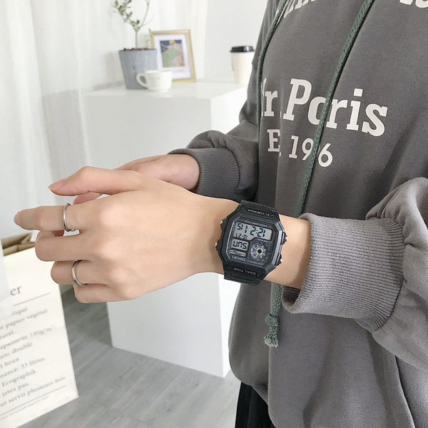 Igapäevane ruudukujuline naiste käekell