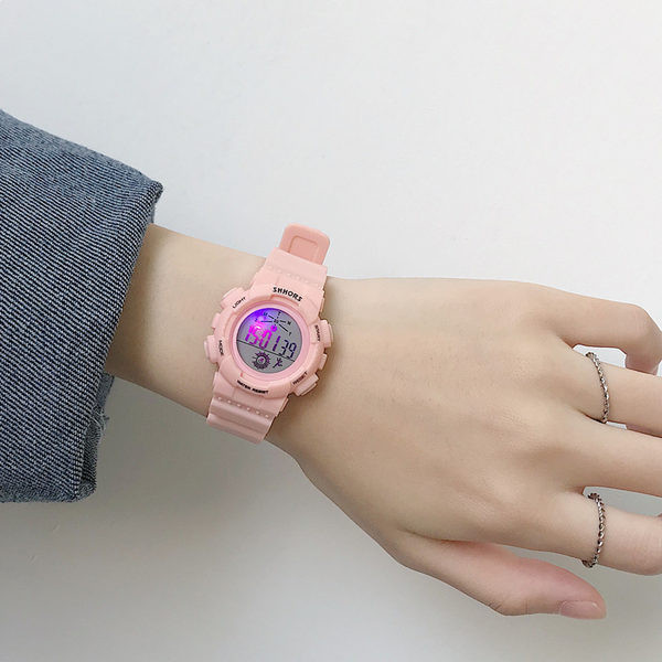 Καθημερινό ρολόι με στρογγυλό σχήμα και λουράκι σιλικόνης