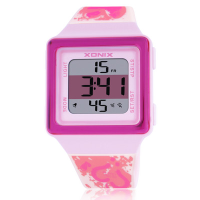 Έγχρωμο ηλεκτρονικό ρολόι με τετράγωνο σχήμα