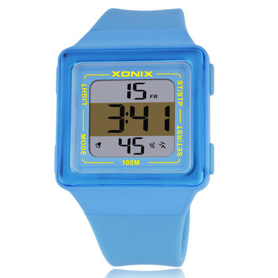 Έγχρωμο ηλεκτρονικό ρολόι με τετράγωνο σχήμα