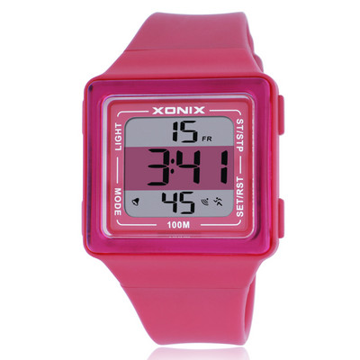 Έγχρωμο ηλεκτρονικό ρολόι με τετράγωνο σχήμα