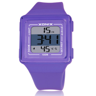 Έγχρωμο ηλεκτρονικό ρολόι με τετράγωνο σχήμα