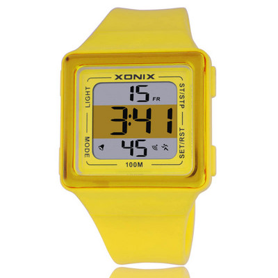 Έγχρωμο ηλεκτρονικό ρολόι με τετράγωνο σχήμα