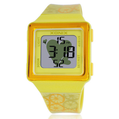 Έγχρωμο ηλεκτρονικό ρολόι με τετράγωνο σχήμα