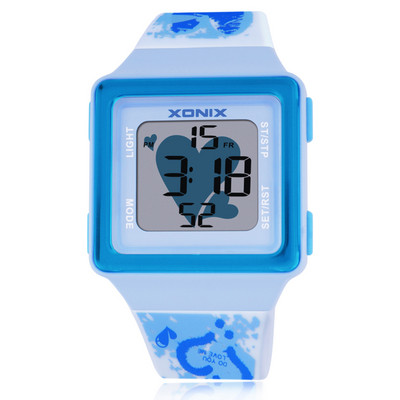 Έγχρωμο ηλεκτρονικό ρολόι με τετράγωνο σχήμα