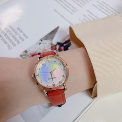 Moodne kunstnahast rihma ja ümara kujuga naiste käekell