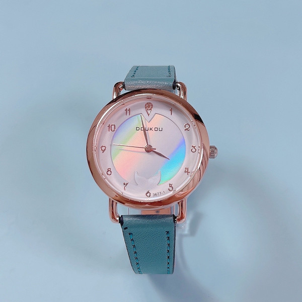 Moodne kunstnahast rihma ja ümara kujuga naiste käekell