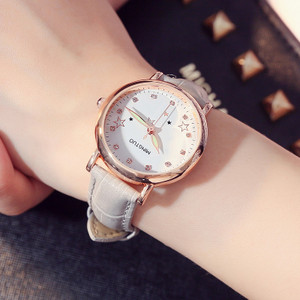 Naiste helendav käekell kunstnahast rihmaga