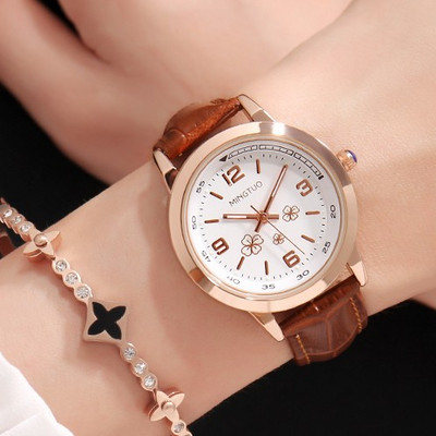 Naiste helendav käekell kunstnahast rihmaga