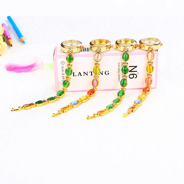 Μοντέρνο γυναικείο ρολόι με χρωματιστές πέτρες