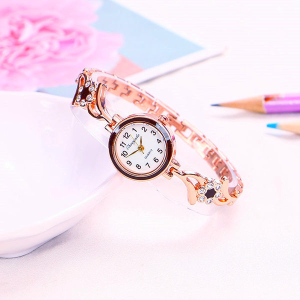 Mali ženski sat sa ukrasnim kamenčićima