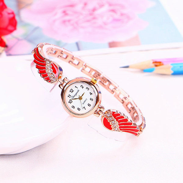 Μοντέρνο γυναικείο ρολόι σε χρυσό χρώμα