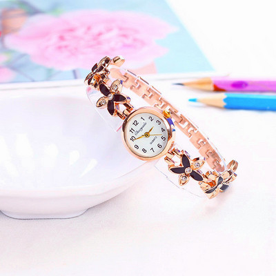 Uue mudeli lilledega kell