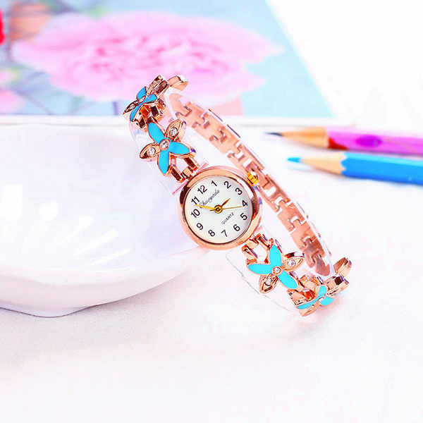 Uue mudeli lilledega kell