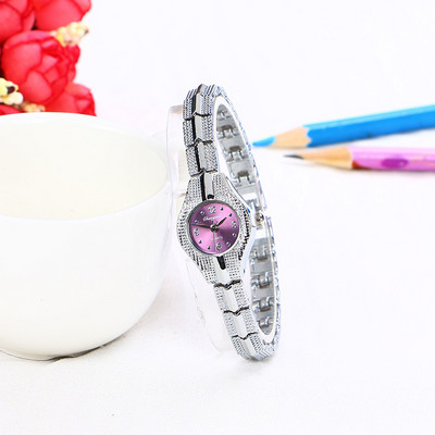 Γυναικείο ρολόι με μεταλλική αλυσίδα - ασημί και χρυσό χρώμα